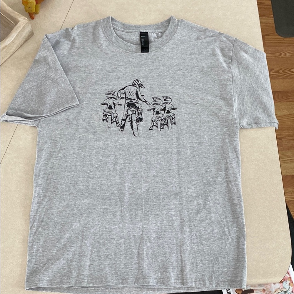 Hanes Gray Short Sleeve Tee with Graphic Design
